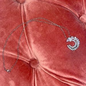 NWT/NIP Crystal Wreath Pendant Necklace